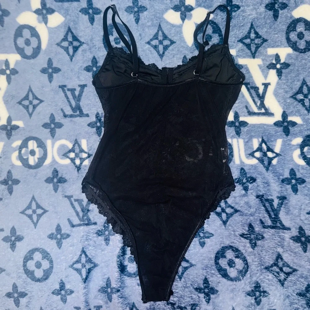 👑 Medium Black Lace Bodysuit - Picture 2 of 7